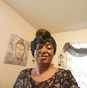 Meet your Posher, Cynthia